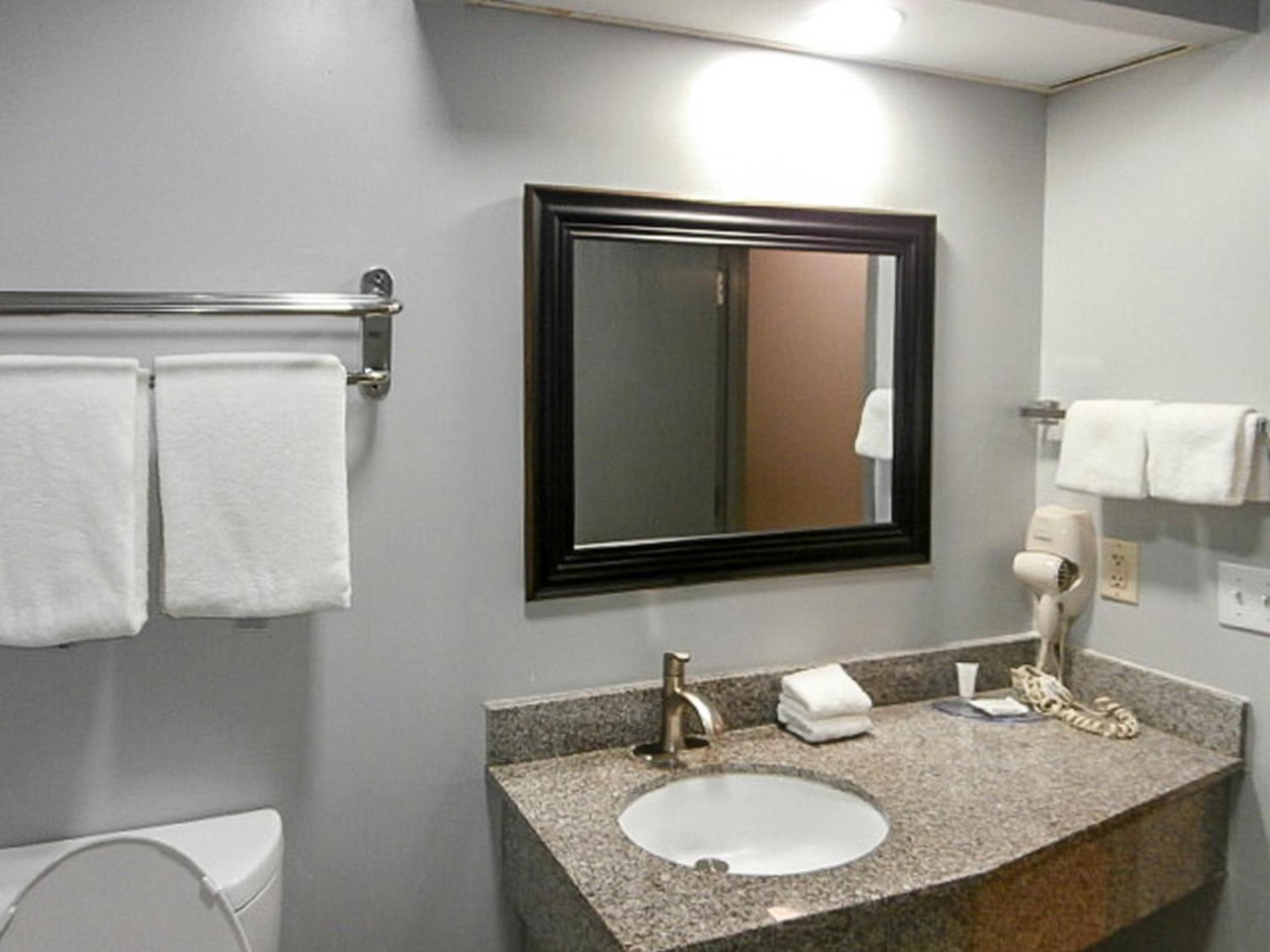 Clarion Pointe Hinesville Near Fort Stewart Εξωτερικό φωτογραφία
