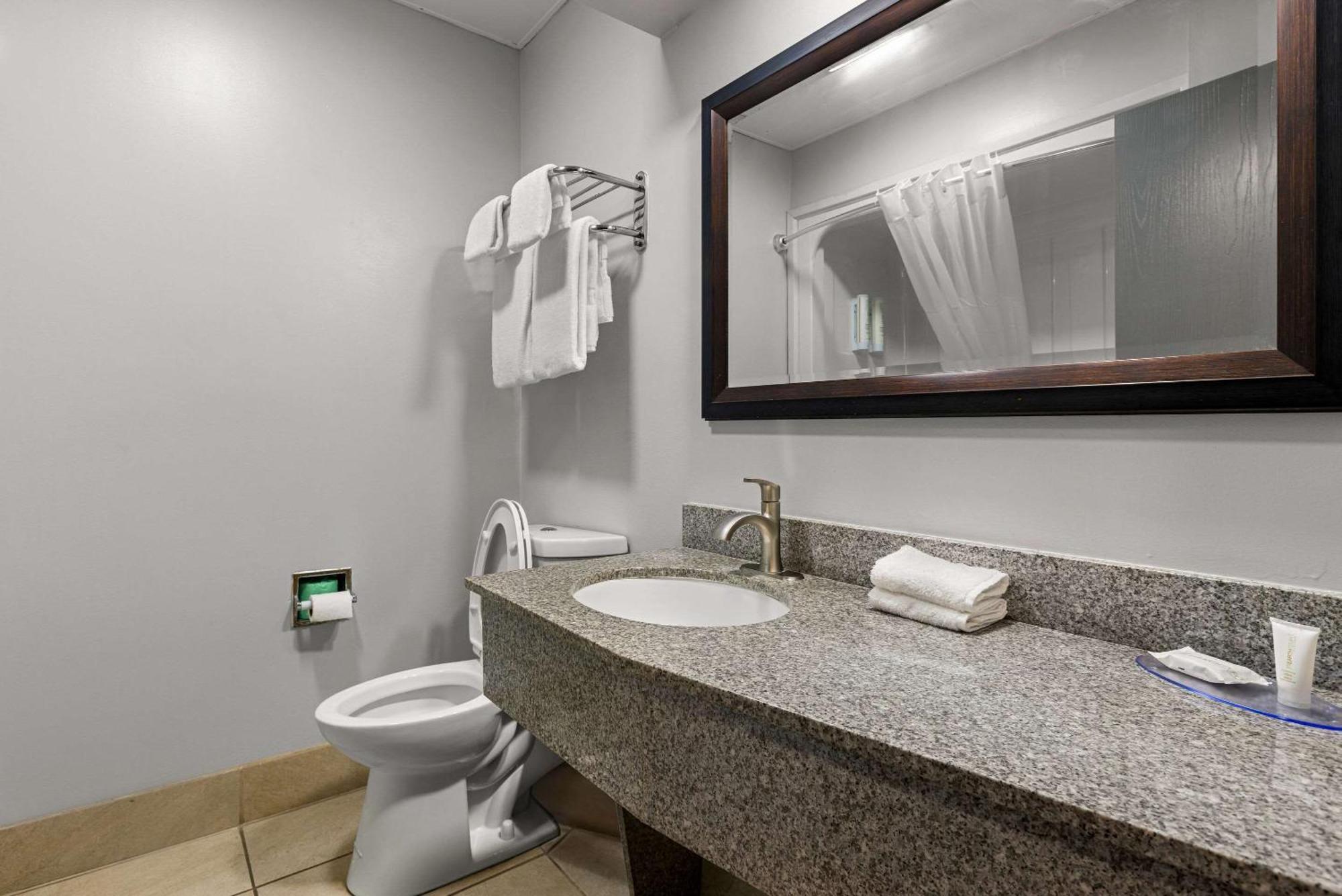 Clarion Pointe Hinesville Near Fort Stewart Εξωτερικό φωτογραφία
