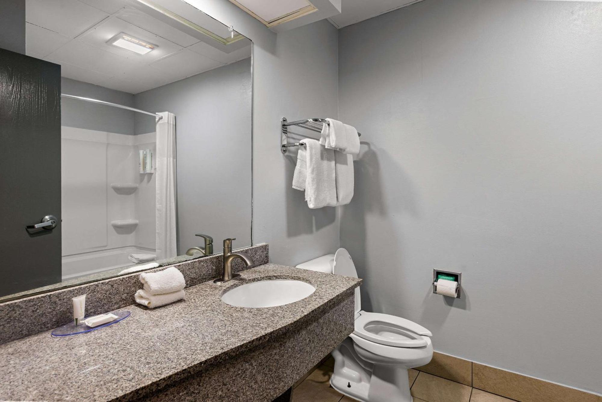 Clarion Pointe Hinesville Near Fort Stewart Εξωτερικό φωτογραφία
